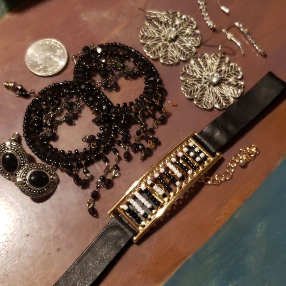 Lot of jewelry